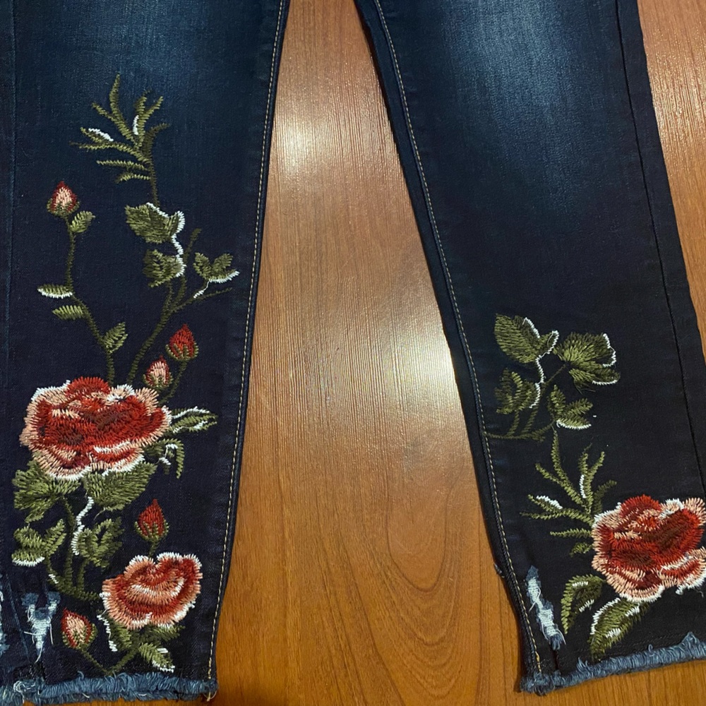 New Rose Embroidered Jeans